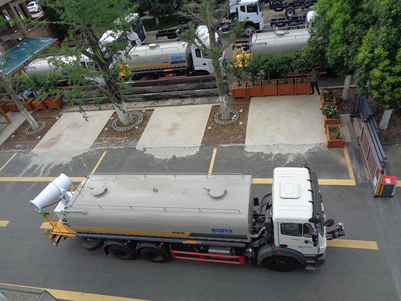 XZL5251GPS6型绿化喷洒车