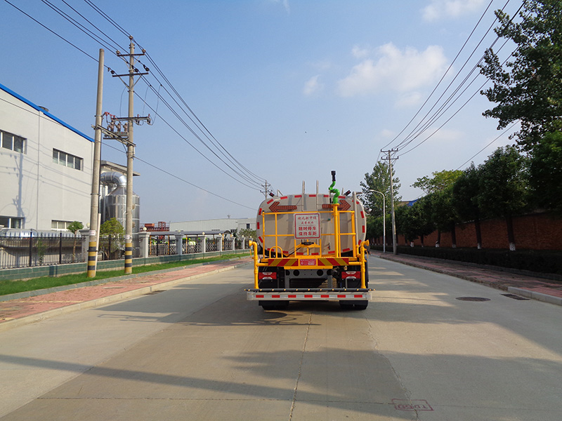 XZL5180GQXBEV型纯电动清洗车