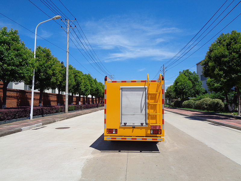 XZL5072GSS6型洒水车