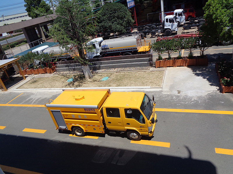 XZL5072GSS6型洒水车