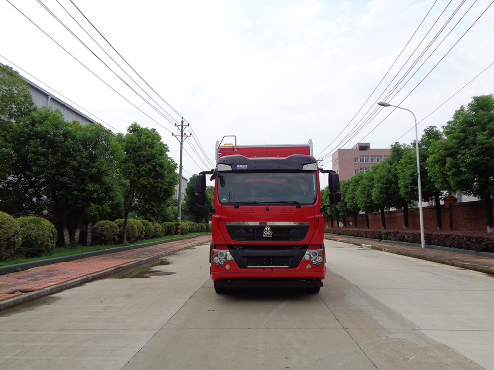 XZL5180XCC6型餐车